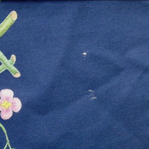 Gucci Printed Floral Silk Scarf - Picture 3 of 4